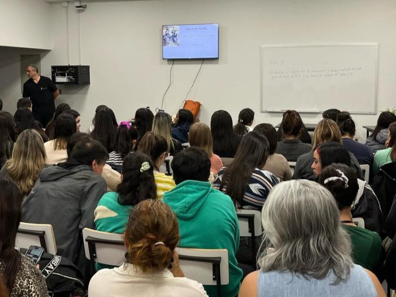 Más de 150 estudiantes y docentes participaron en una charla sobre salud mental en Melo