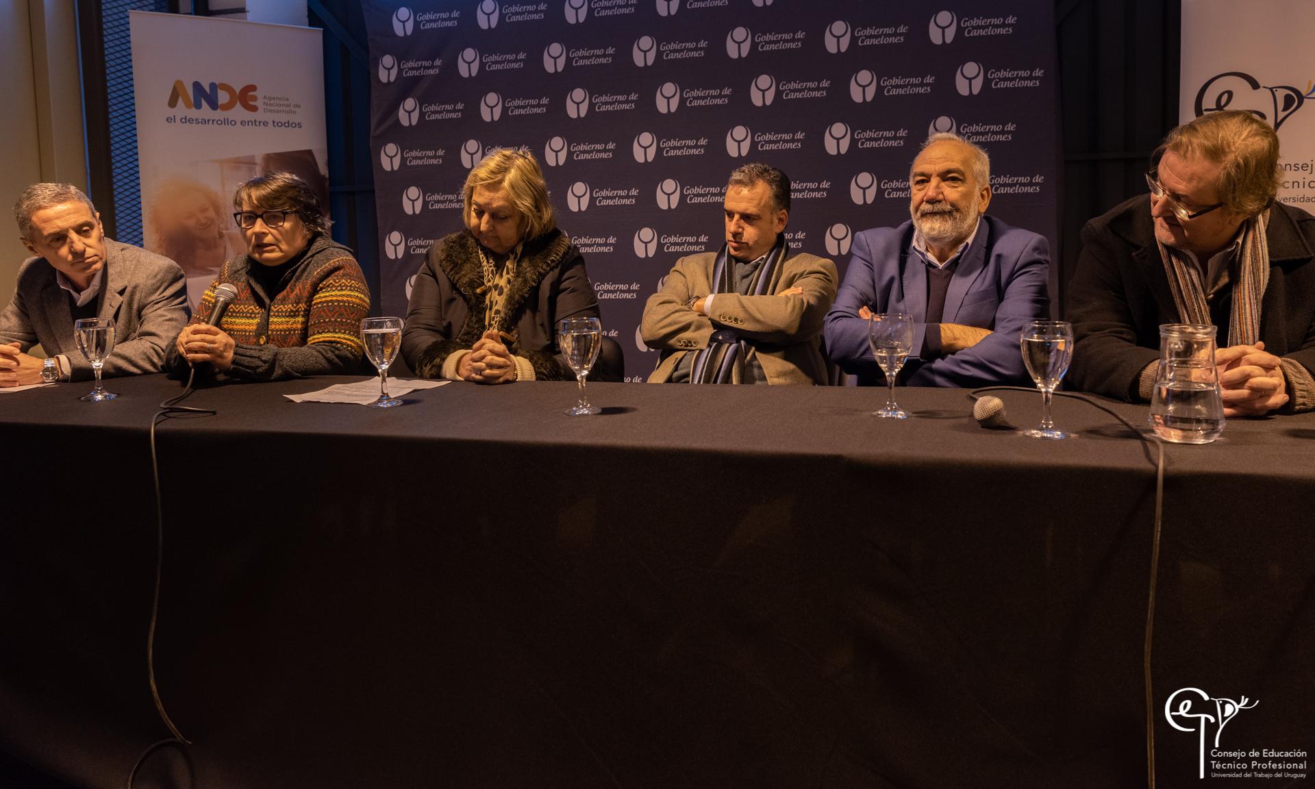 Mesa de autoridades