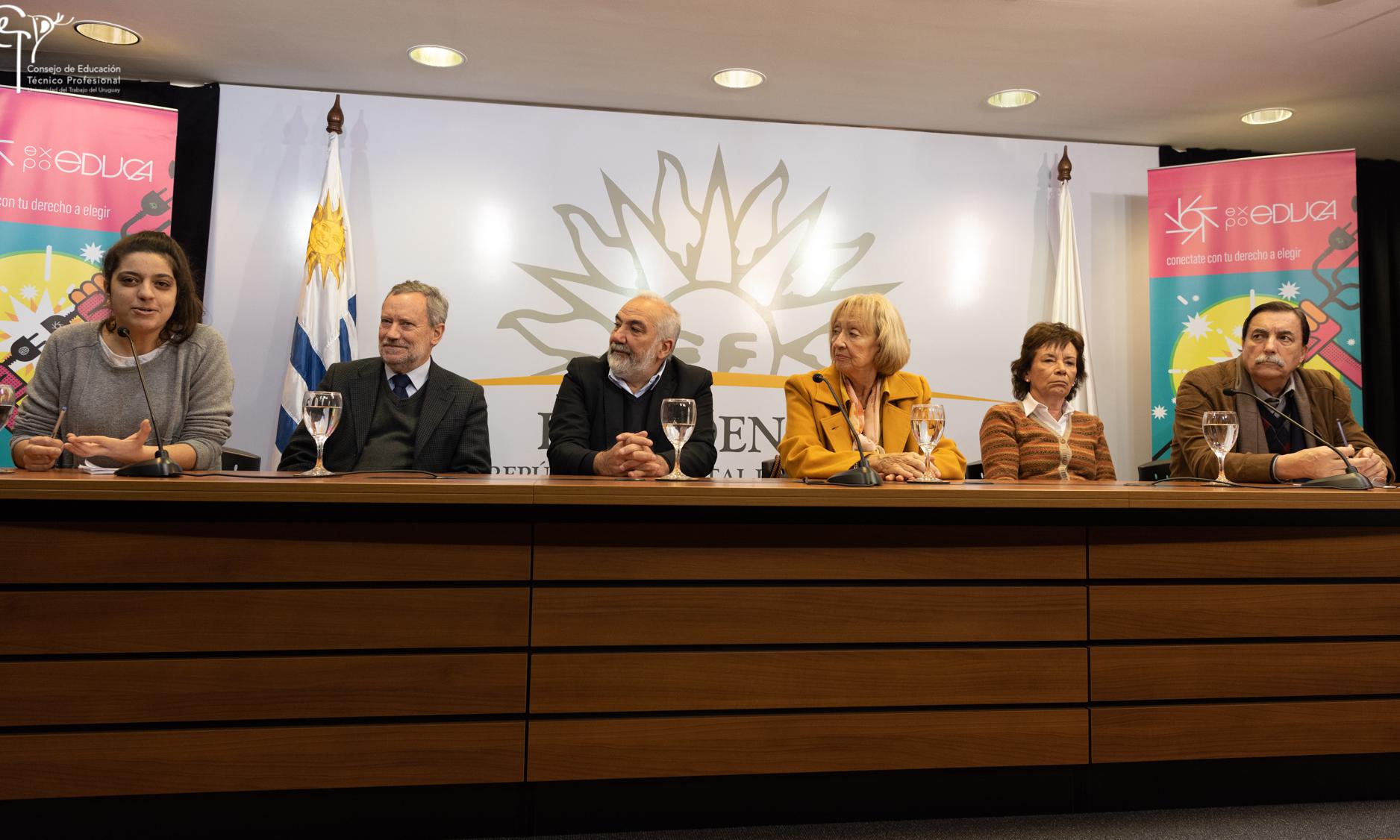 Mesa de autoridades en el lanzamiento de Expo Educa 