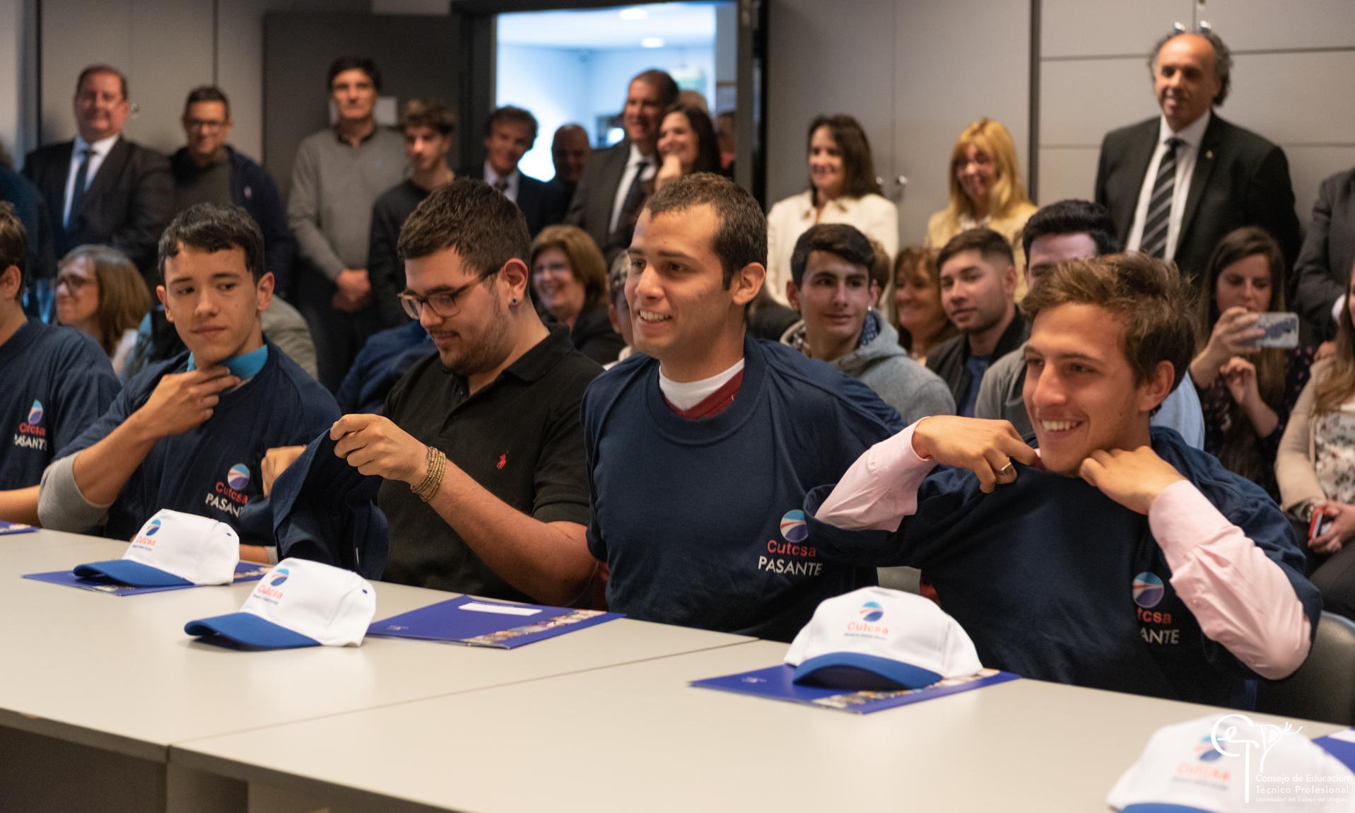 Alumnos asistentes al acto
