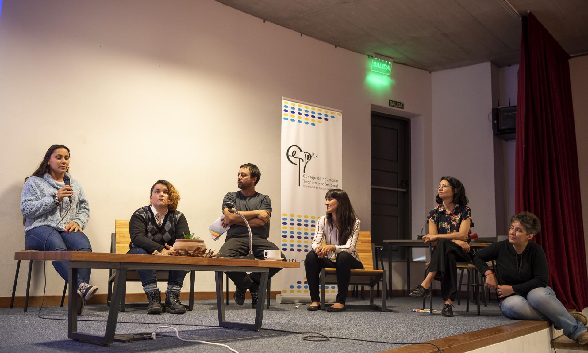 Presencia de alumnas y docente durante el abordaje de temáticas de género