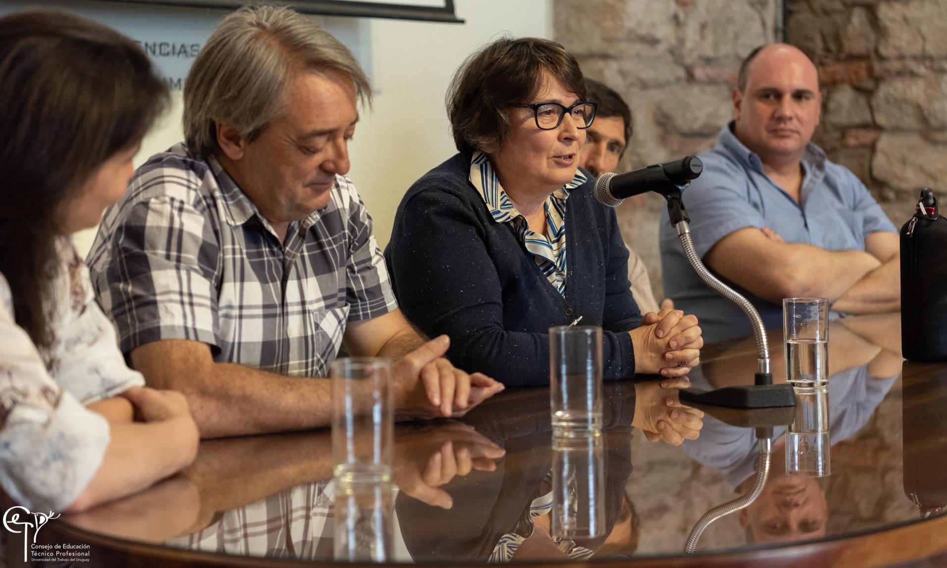Autoridades haciendo uso de la palabra 