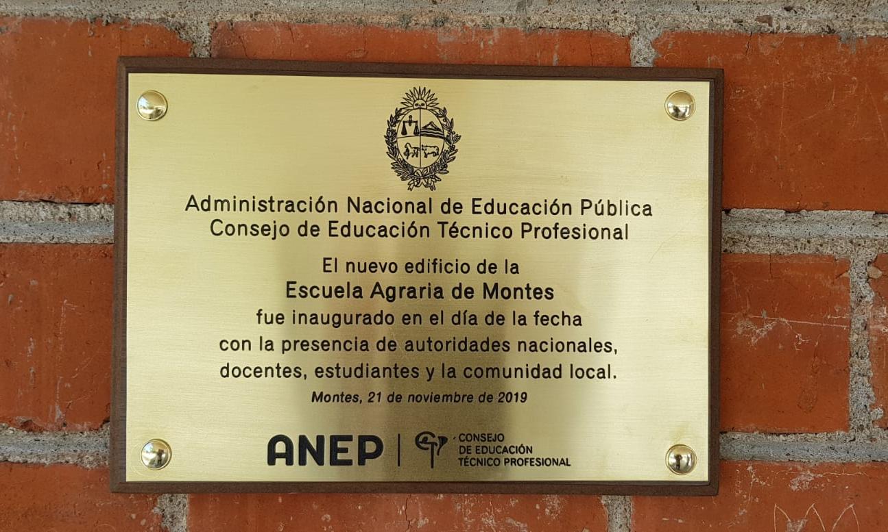 Escuela Montes placa de inauguración