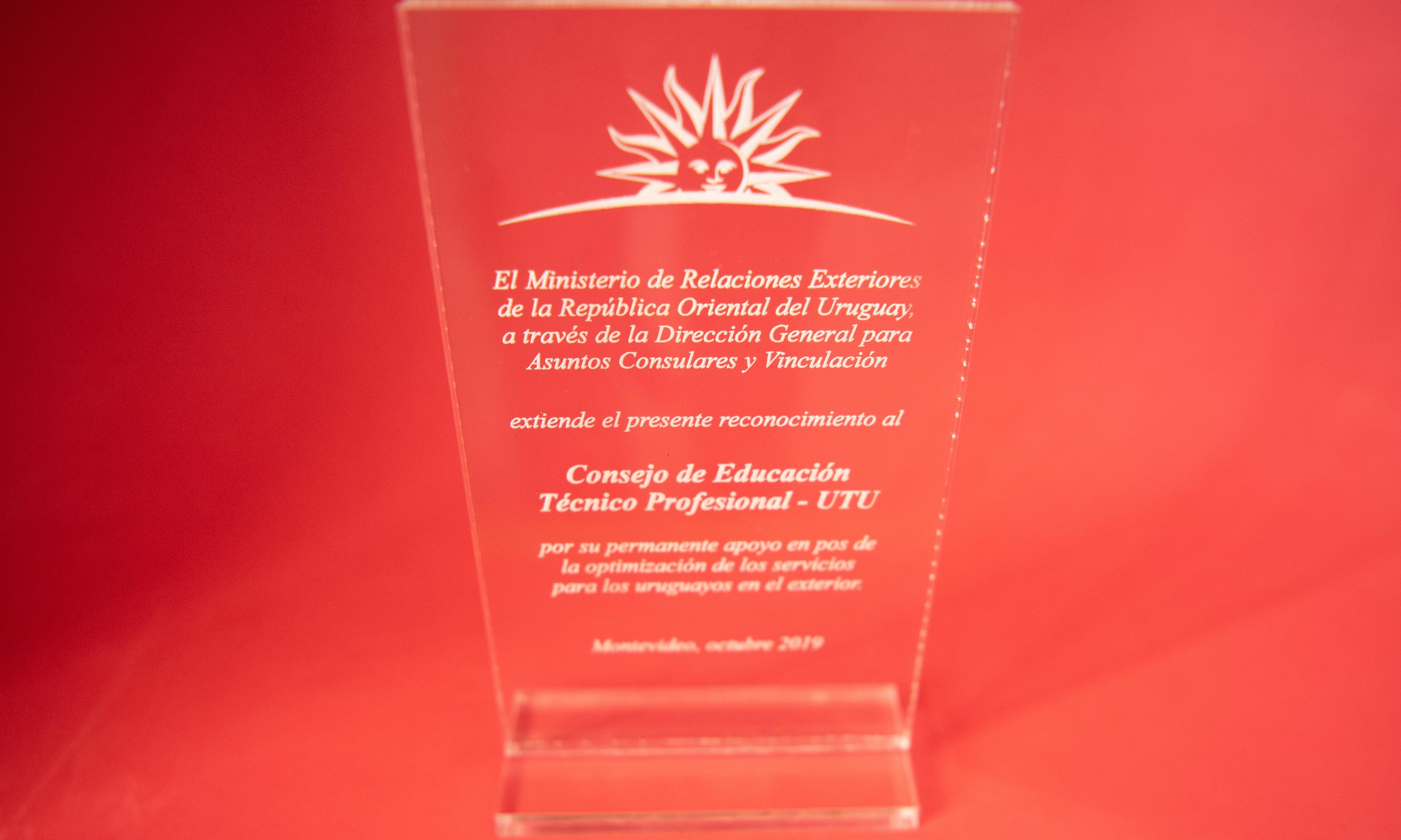 Reconocimiento del MRE a CETP-UTU
