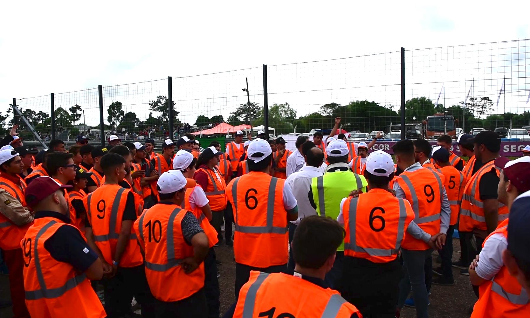 Charla previa con pilotos y equipos