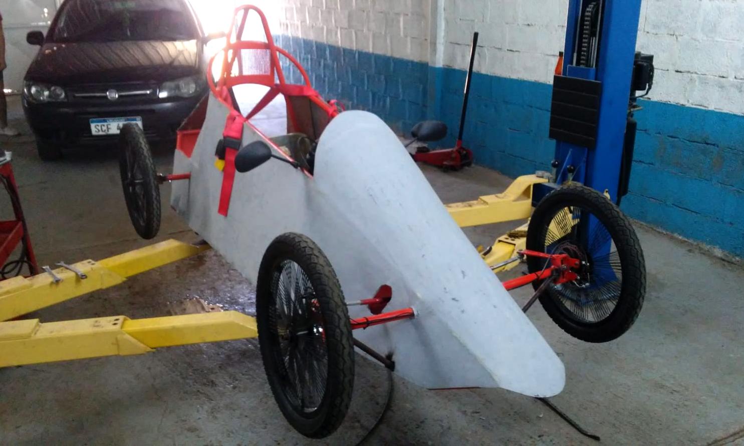 Coche en proceso de terminaciones
