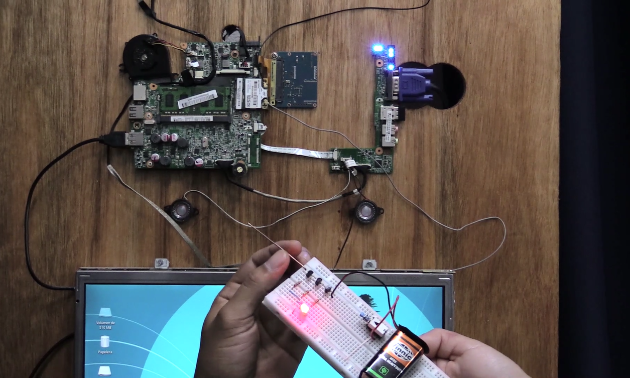 Computadora con material reciclado