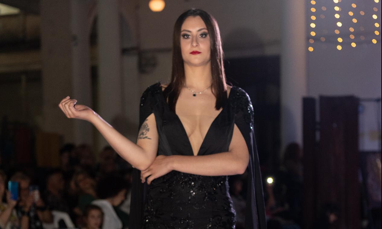 Desfile vestimenta Escuela Técnica Palermo