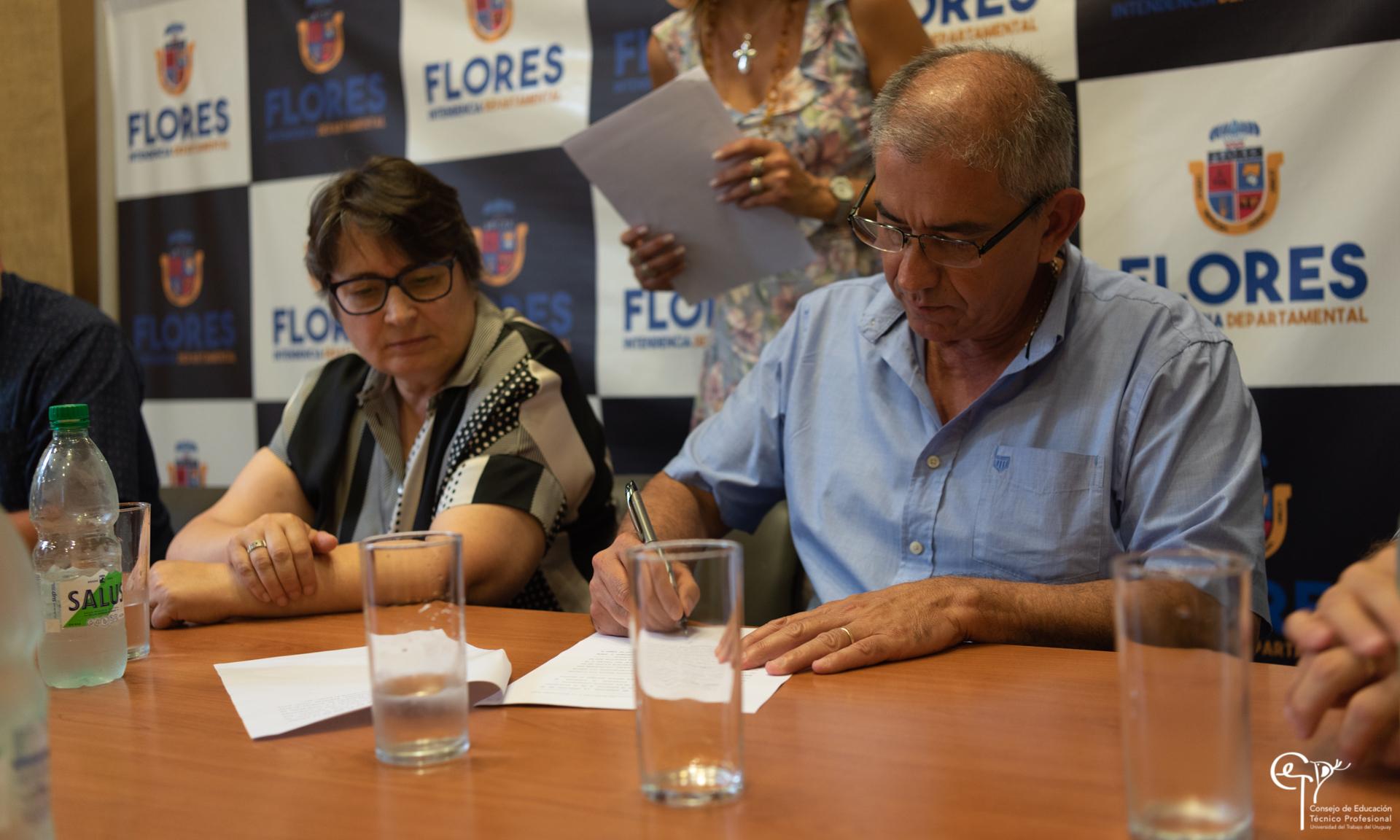 Directora General Pèrez e Intendente Echeverria 