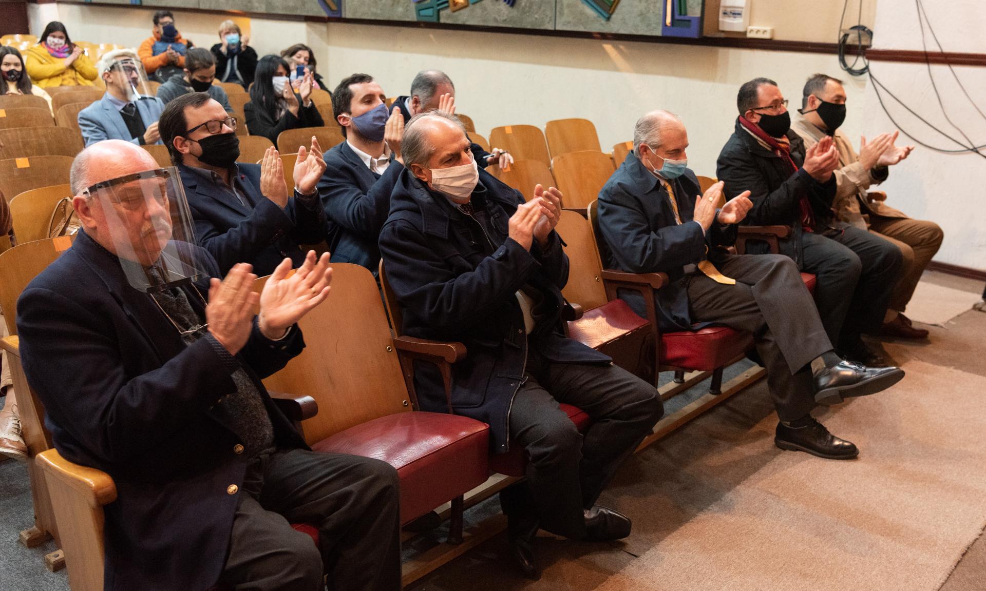 Aplausos de los invitados durante el acto de toma de posesión.