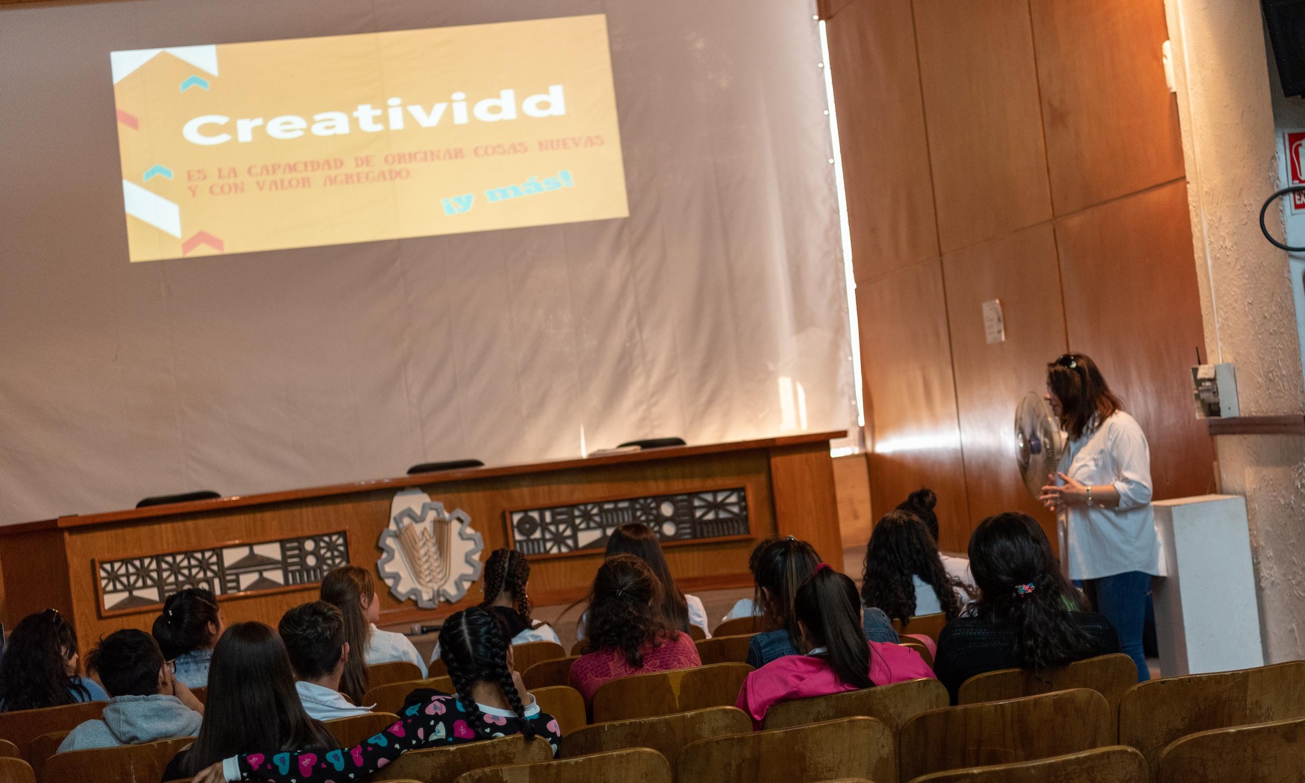 Archivo: Presentación a jóvenes de la propuesta educativa de UTU en el Salón de Actos del edificio central.