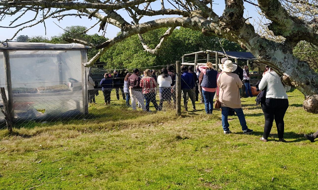 Recorrida por las instalaciones de la Escuela Agraria de Cerro Pelado (Lavalleja). Fuente: ANEP.