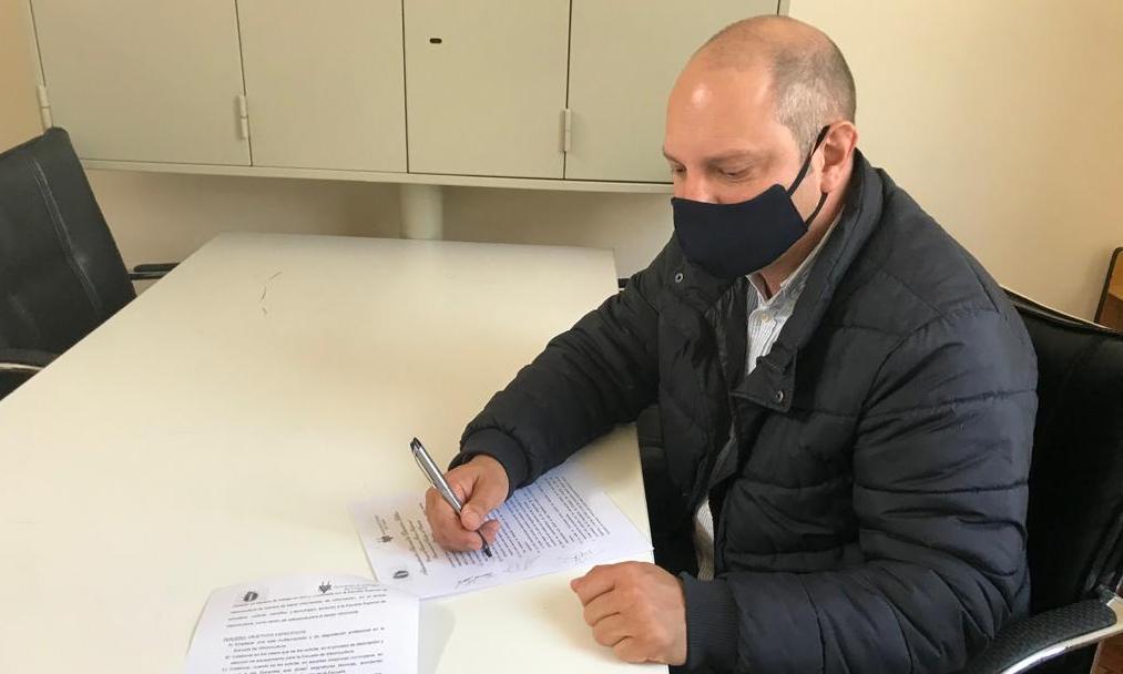 Firma del acuerdo de Proyecto Integral de Enseñanza e Investigación.