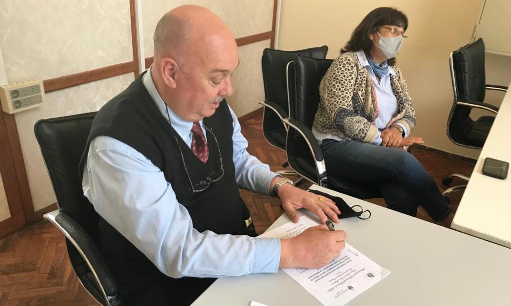 Firma del acuerdo de Proyecto Integral de Enseñanza e Investigación.