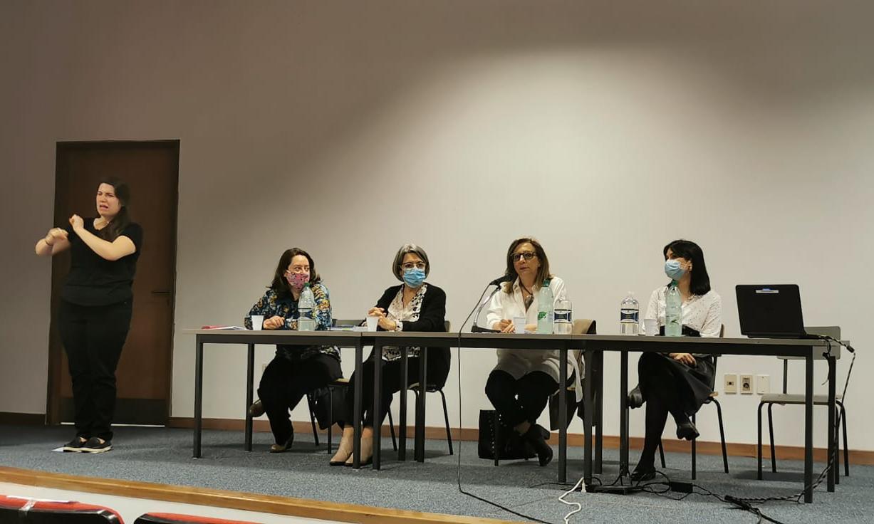 Mónica Bottero, directora de Inmujeres del MIDES en su exposición de apertura de la XIV Jornada de Educación y Género, denominada "Reflexiones en torno a las Masculinidades. Aportes en el camino hacia Noviazgos libres de violencia", en el Auditorio de la Escuela de Artes y Artesanías "Dr. Pedro Figari".