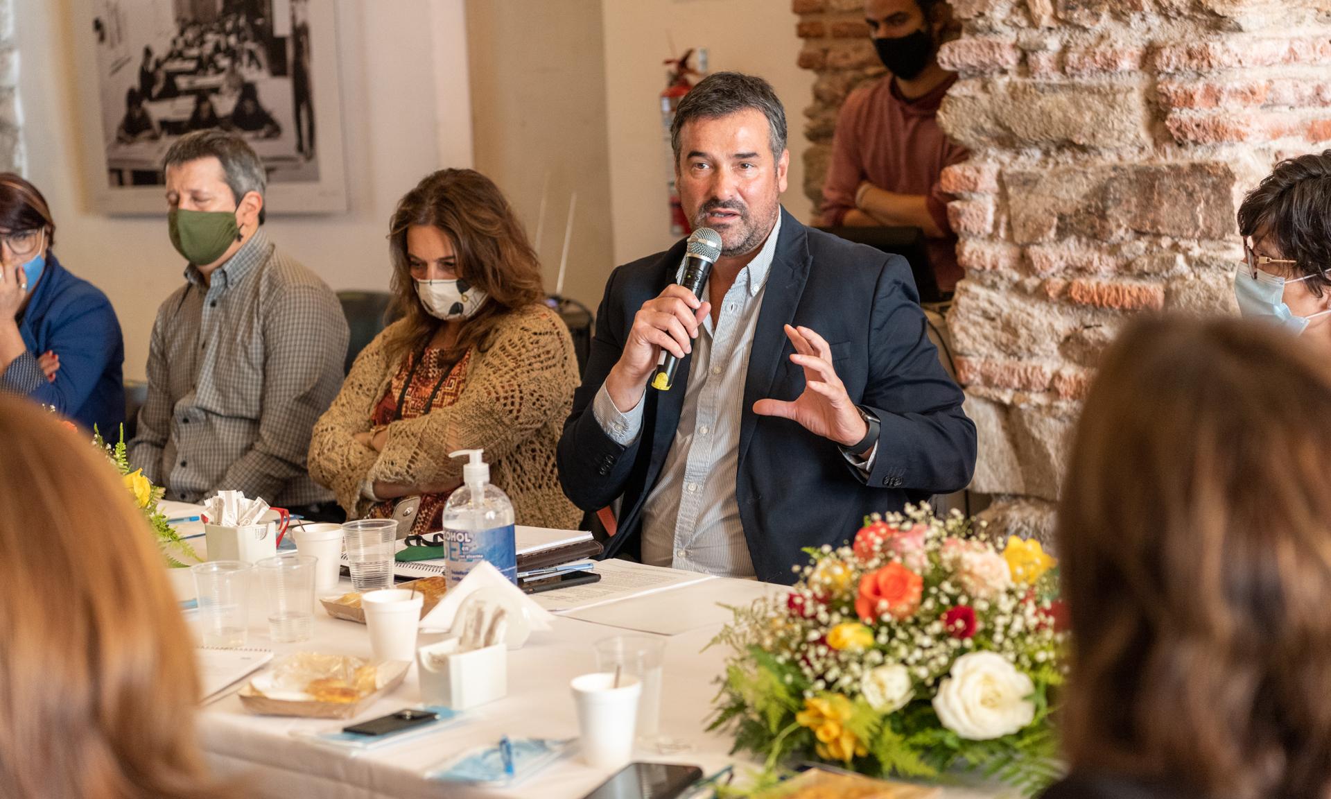 Empresarios exponen