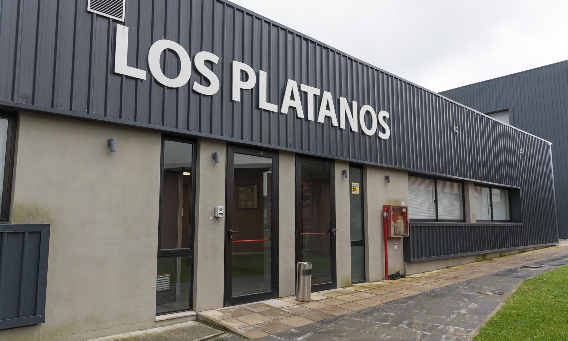 Fachada del edificio Los Plátanos del Polo Educativo Tecnológico del CETP en el LATU.