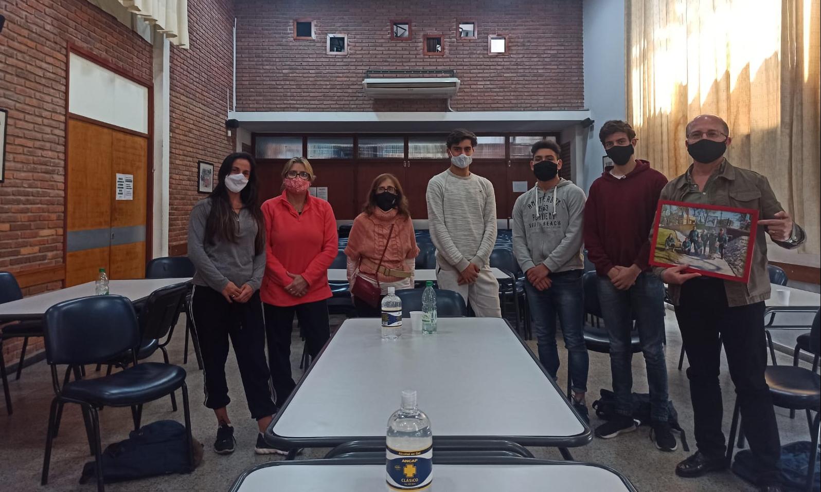 Participantes en el final de la Segunda comisión de trabajo del sector Deporte, desarrollado en el Instituto Tecnológico Superior “Arias Balparda”.