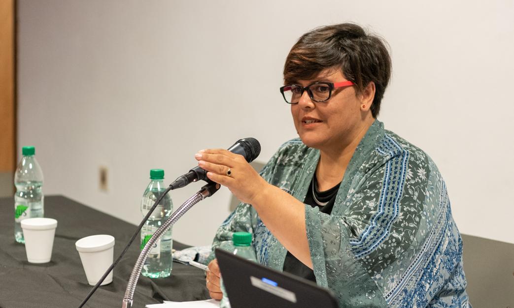 Exposición de la doctora Laura Coitinho, profesora de la Facultad de Ciencias de la Universidad de la República (Udelar) durante la jornada Mujeres en Ciencia y Tecnología.