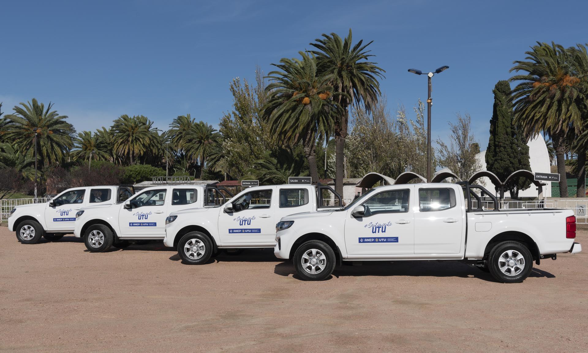 cuatro camionetas
