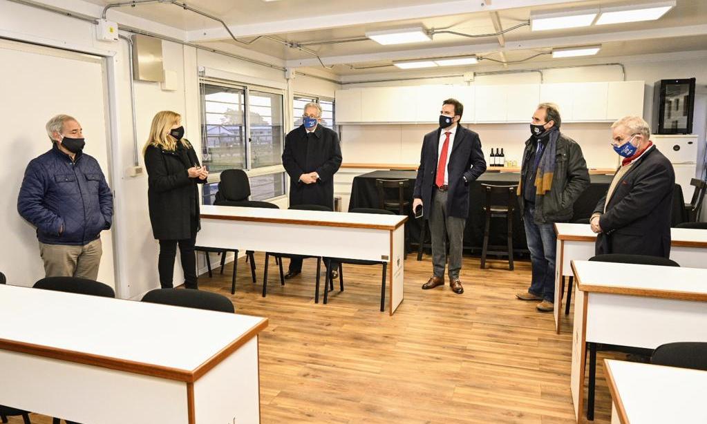 autoridades en salón