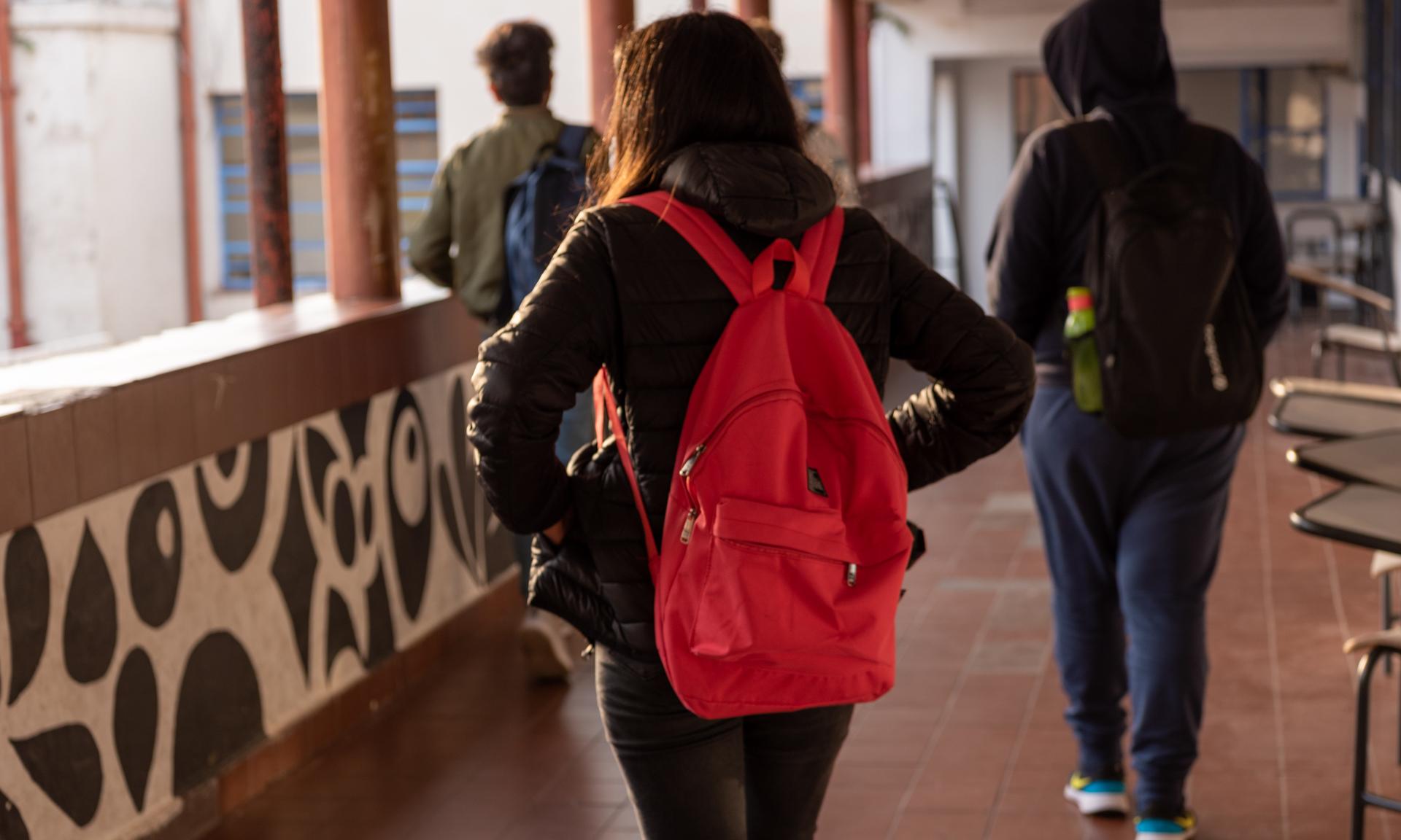 estudiantes saliendo