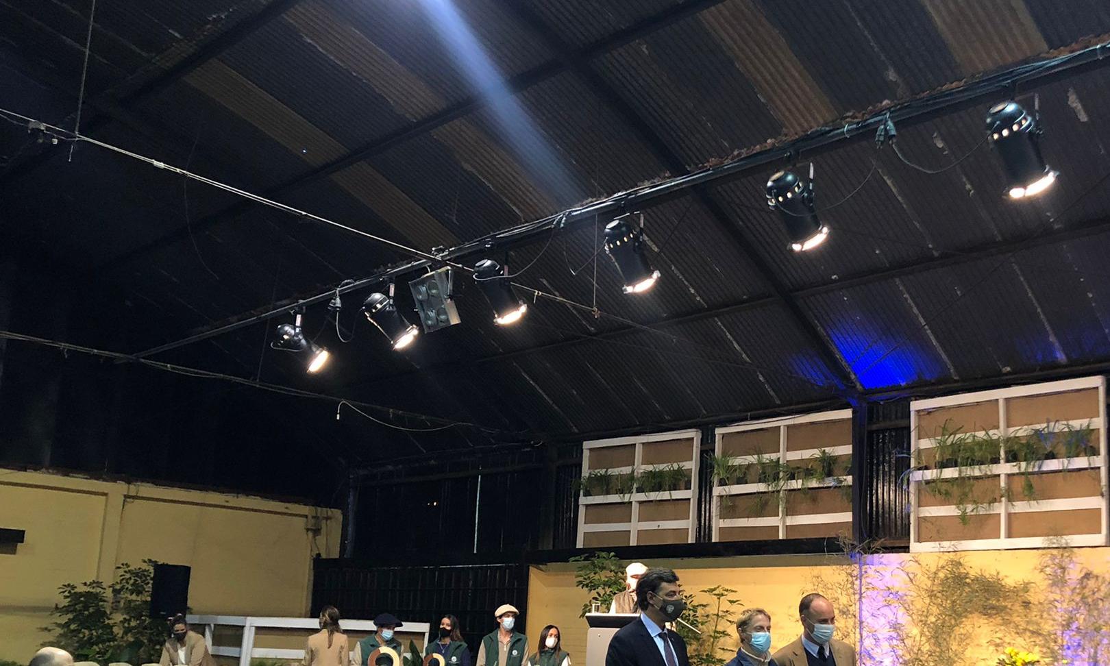 recibiendo el premio