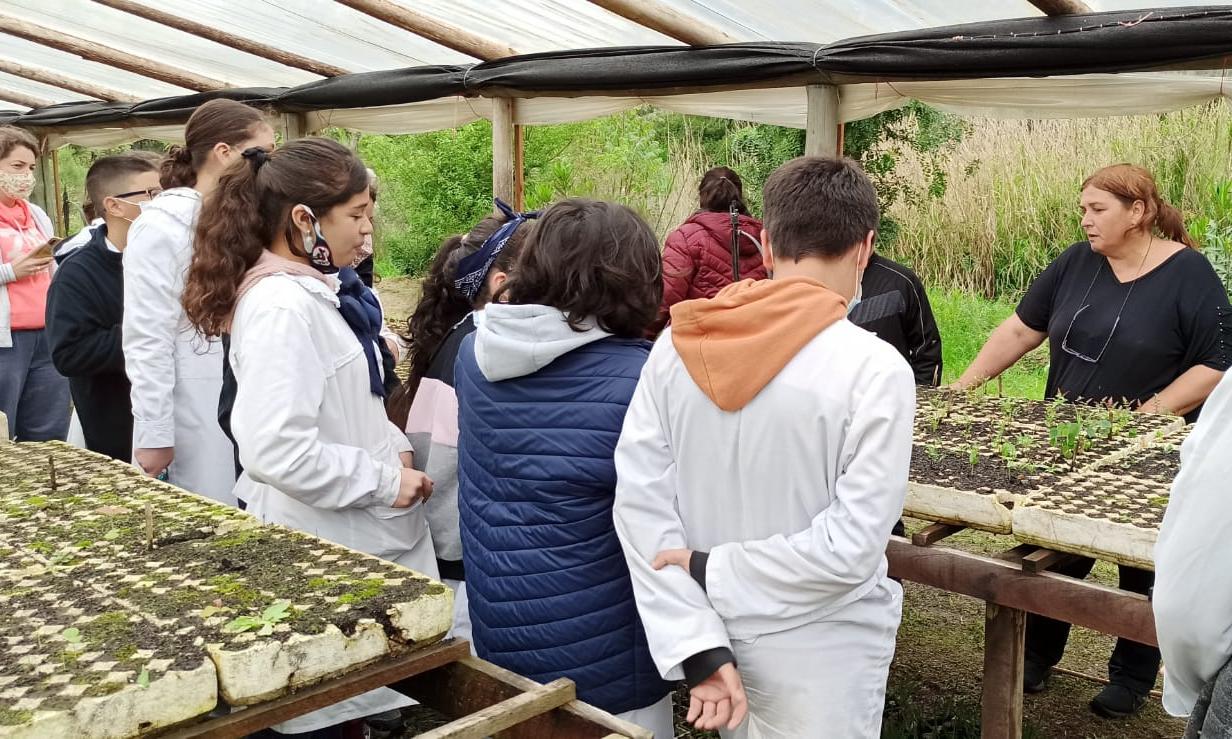 Alumnos escuela Nº 94 de Rivera en recorrida por el Polo Tecnológico de UTU