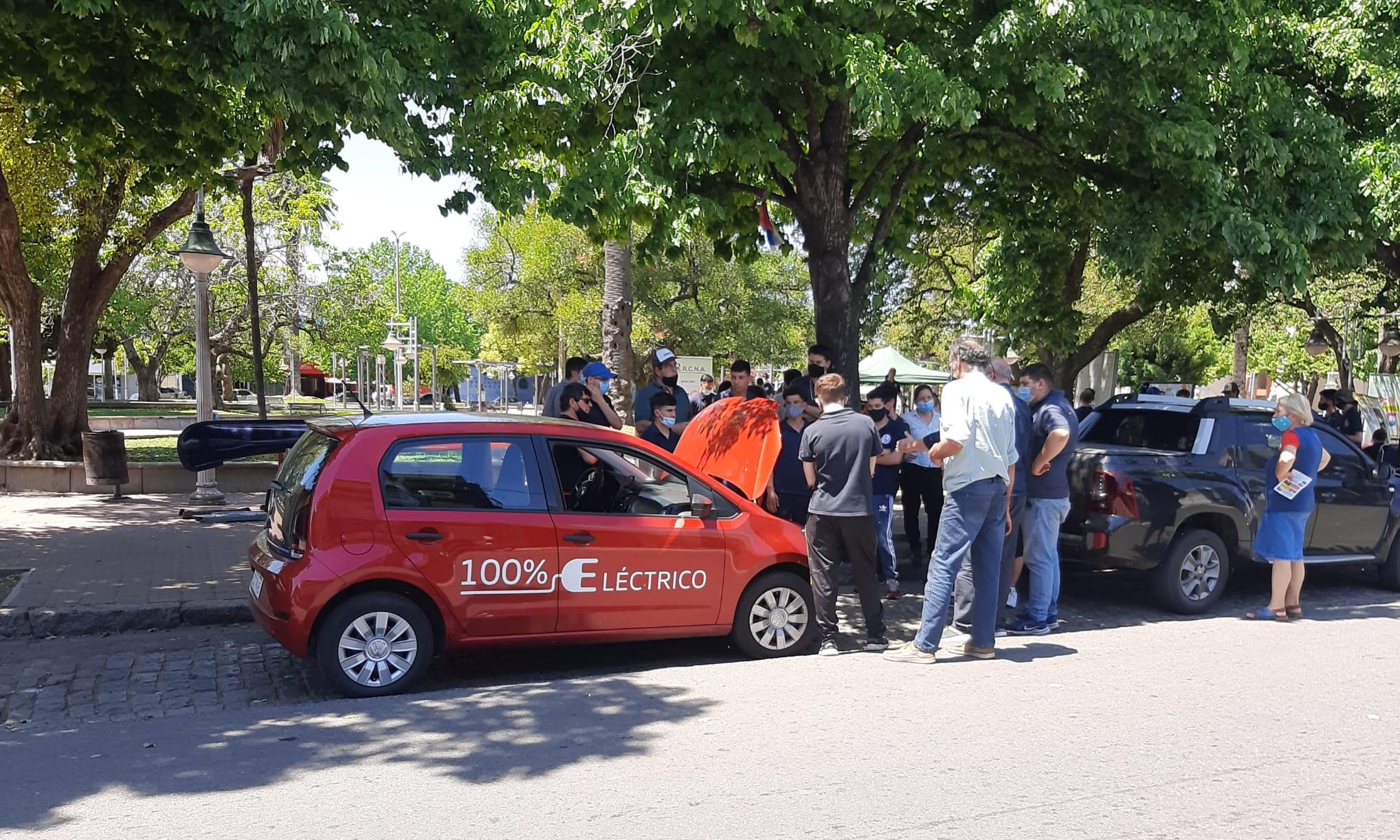 estudiantes con auto