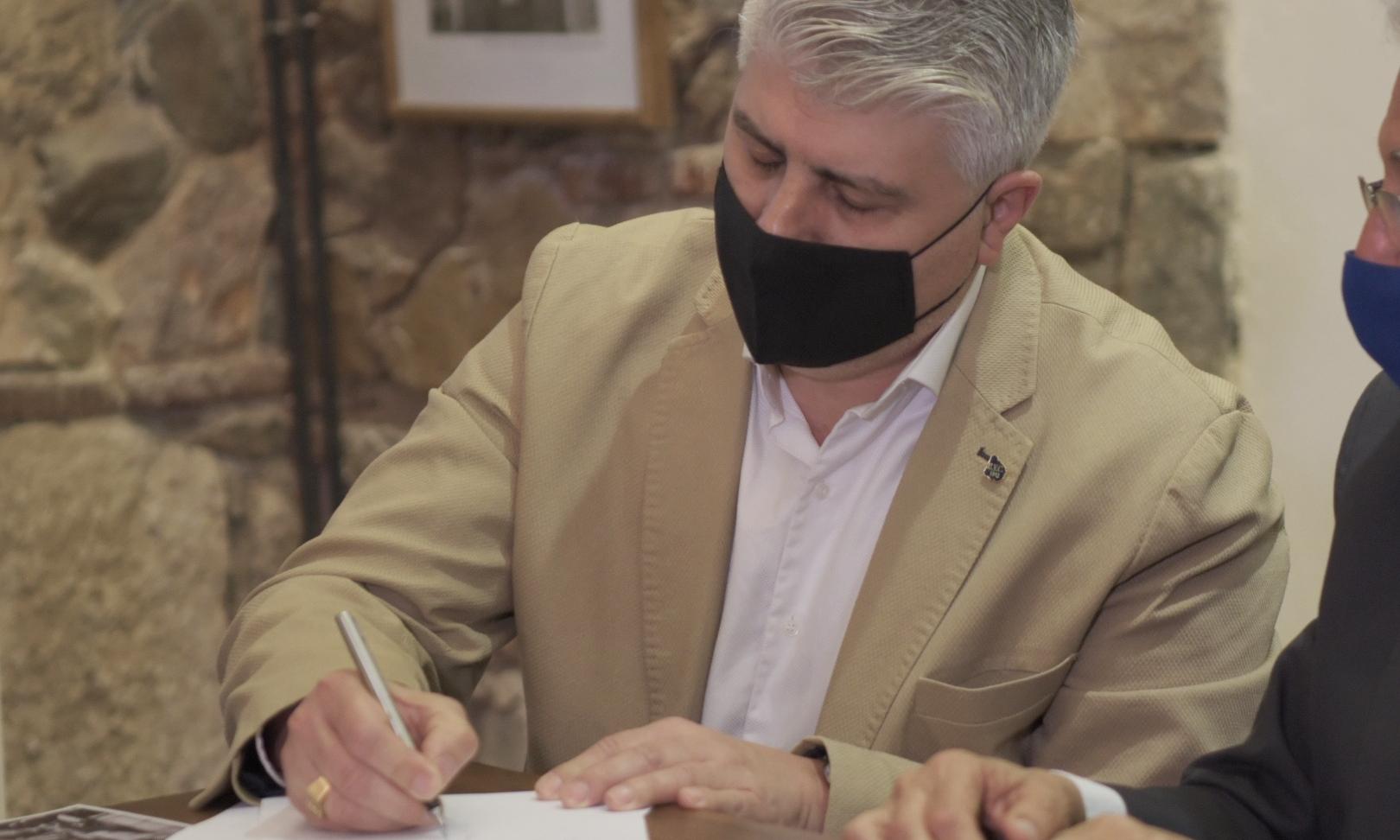 firmando
