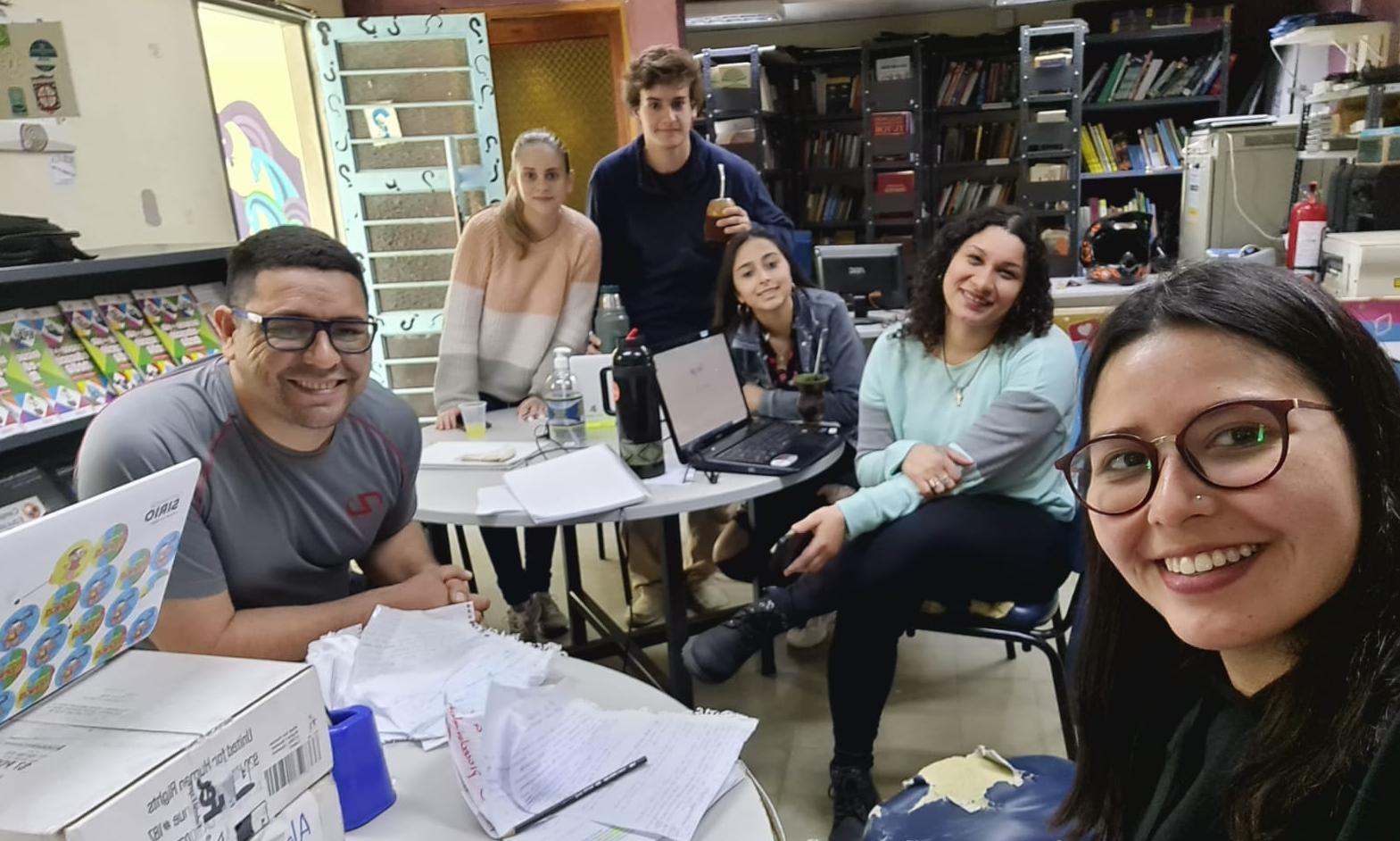 estudiantes y docente