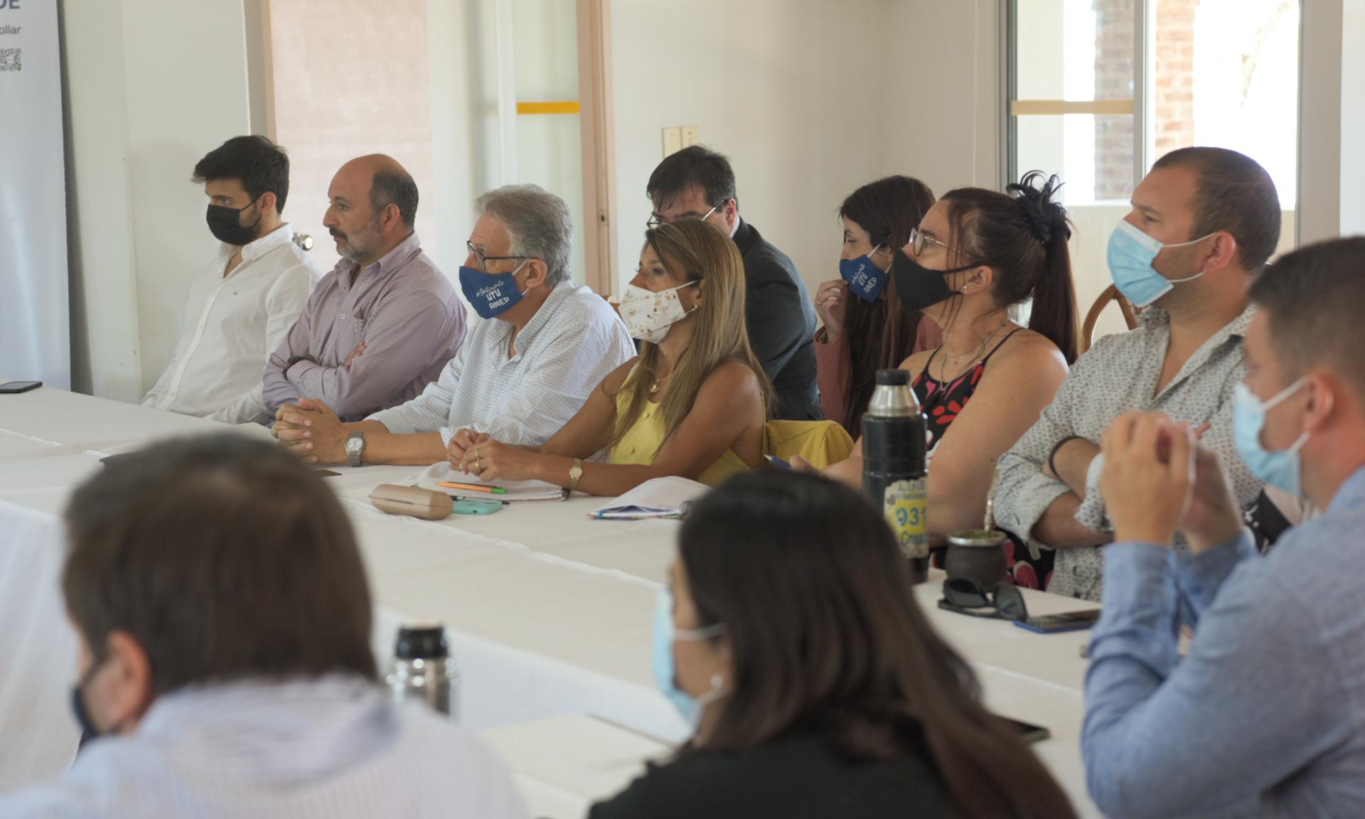 autoridades en taller