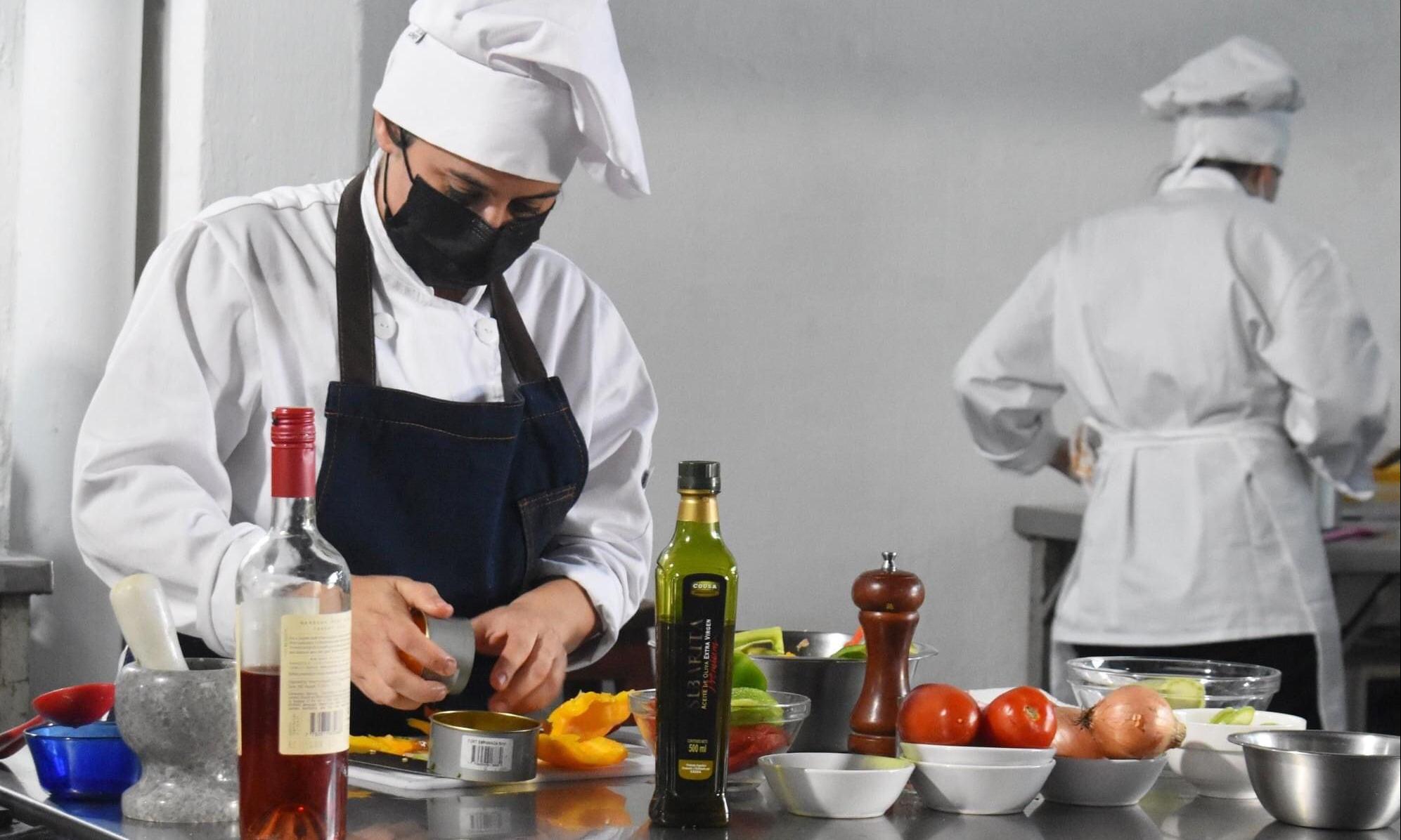 Cocinando en el concurso “Salto Gourmet Internacional”