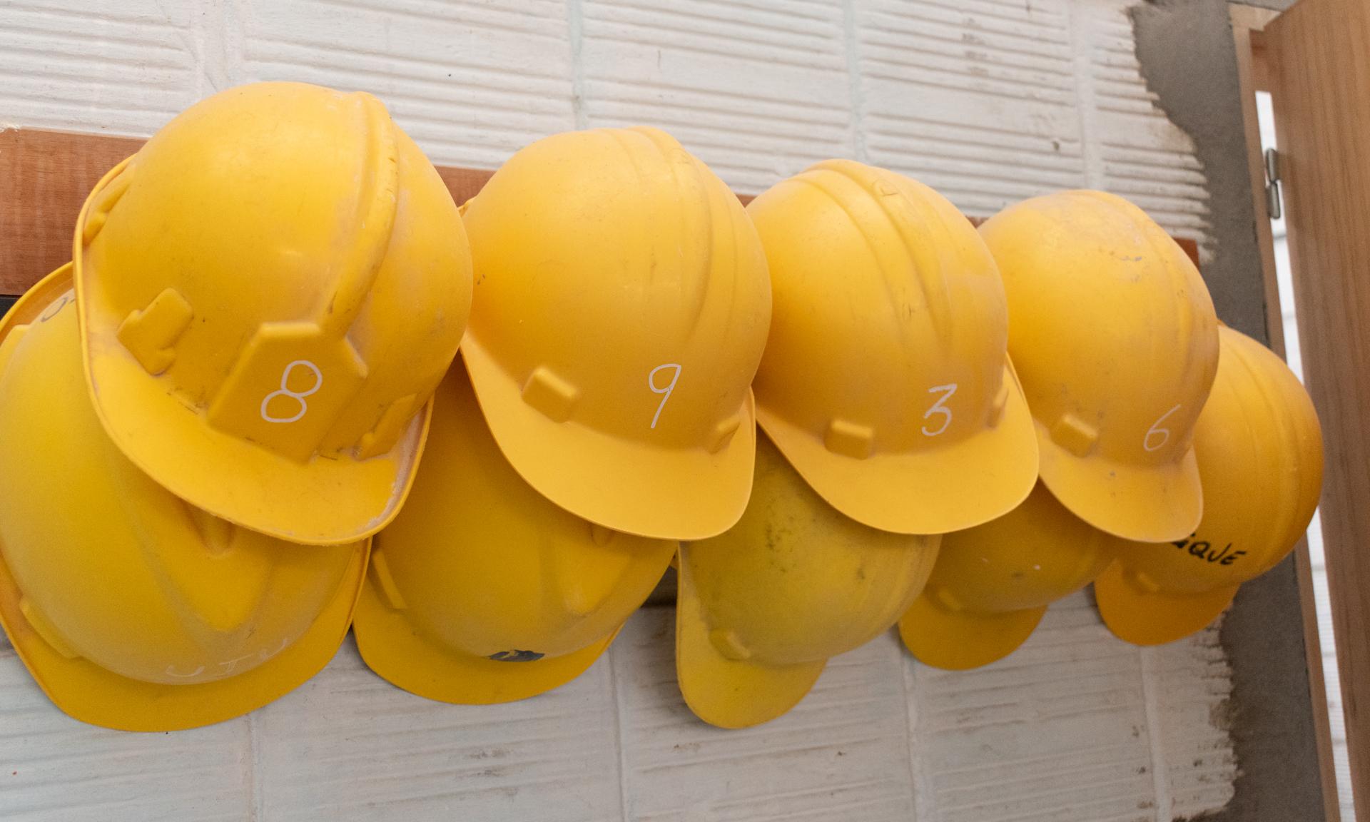 Cascos para curso de mantenimiento