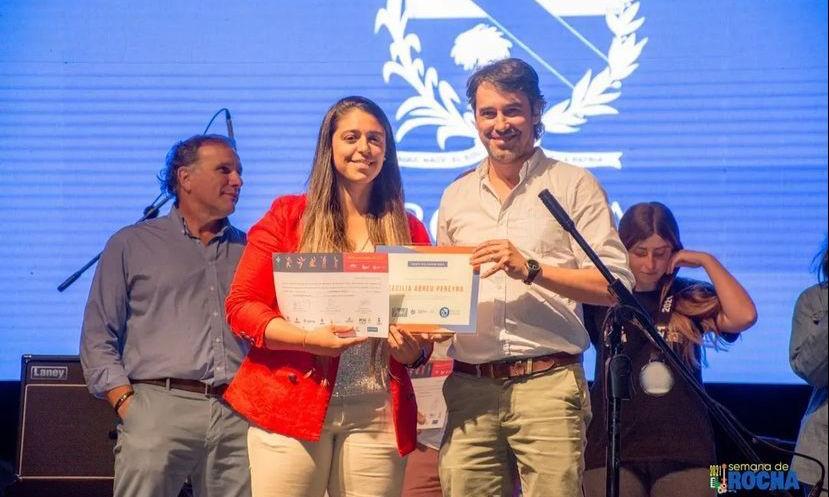Premio a la alumna Cecilia Abreu de la Carolina