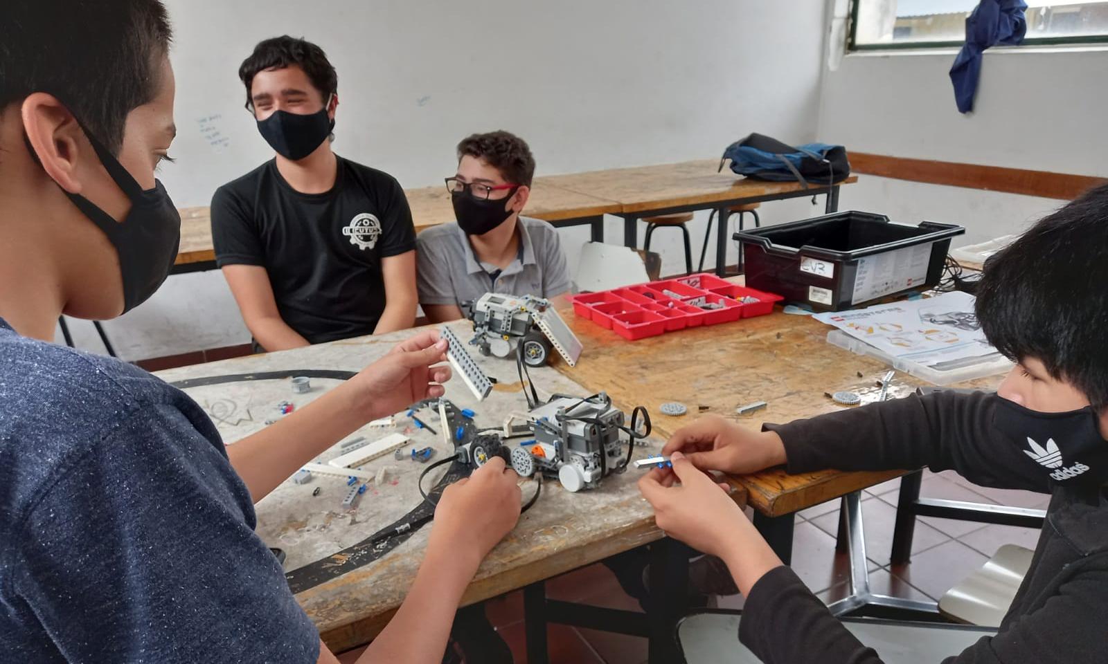 estudiantes de castaños