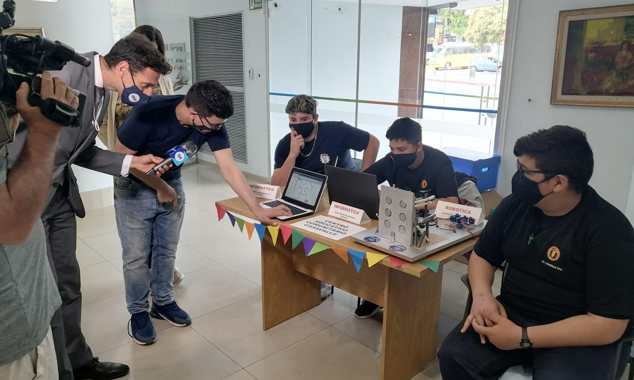 estudiantes del cec casavalle