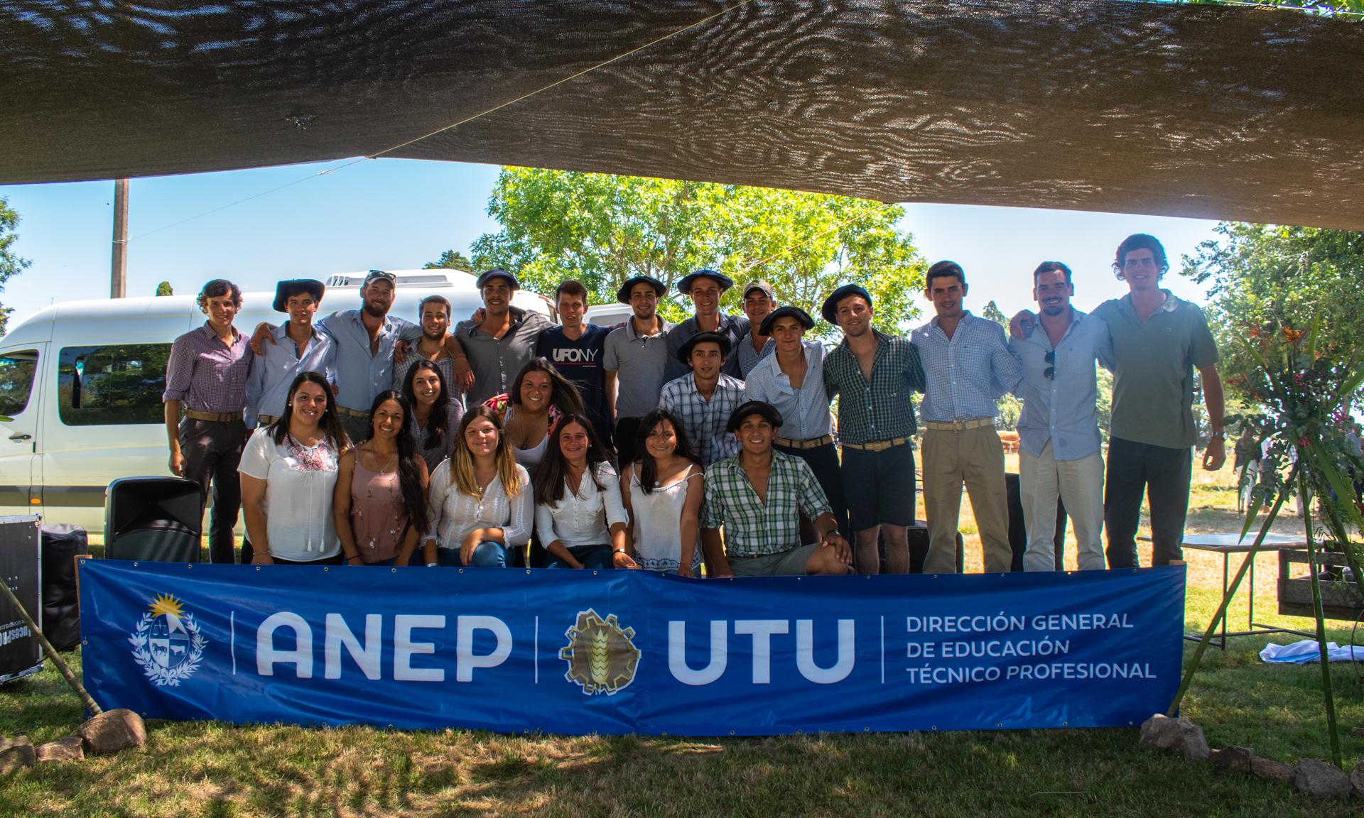 Egresados de la Escuela Agraria Superior "La Carolina"