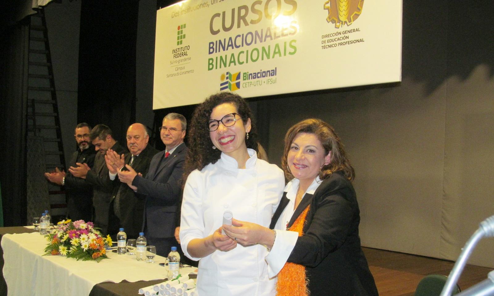 entrega de un diploma