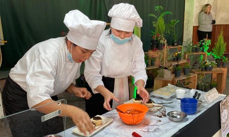 Alumnos Escuela de Alta Gastronomía "Dr. Pedro Figari"