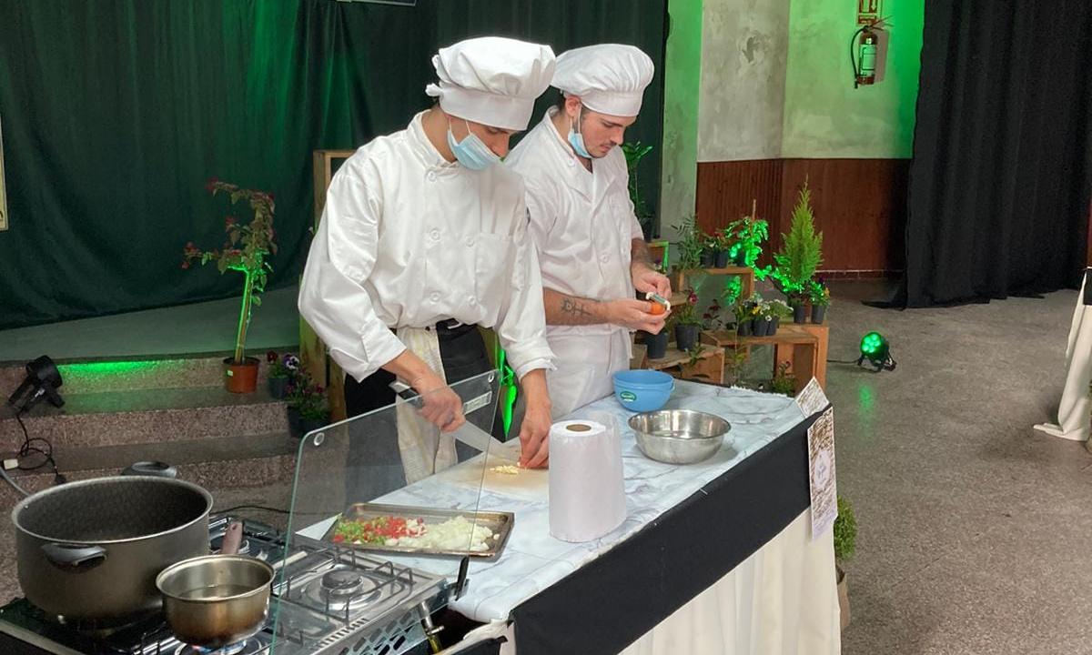 Alumnos Escuela de Alta Gastronomía "Dr. Pedro Figari"