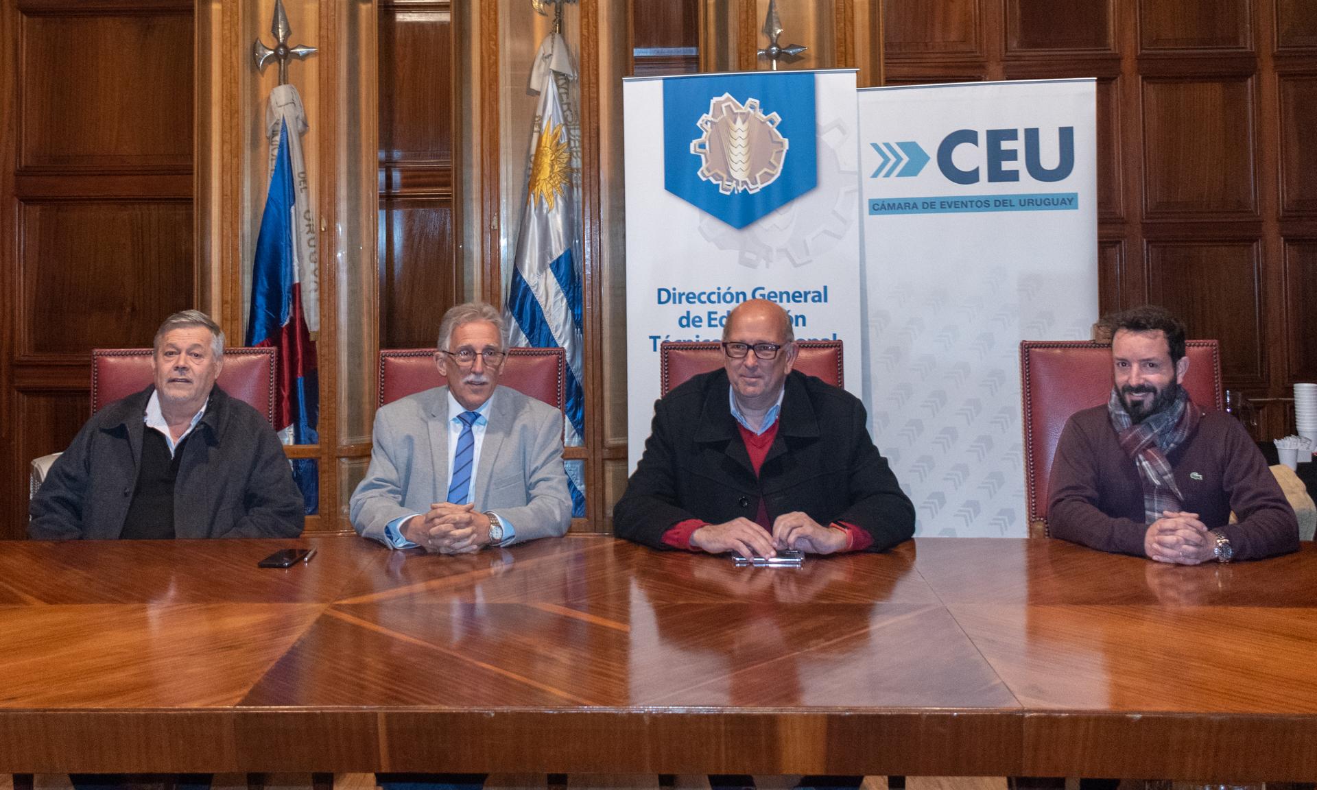 todos en la mesa