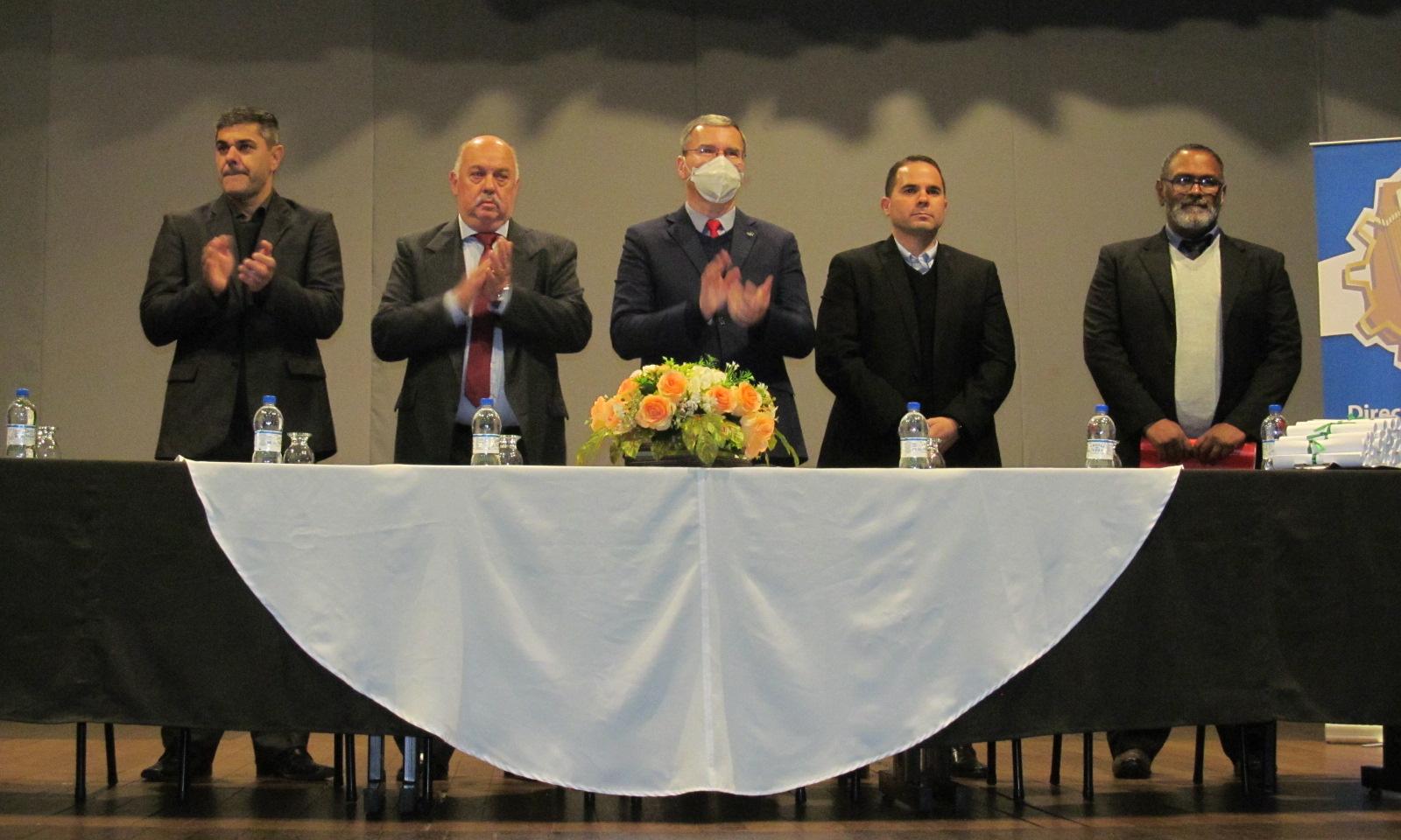 acto de colación de grado de los alumnos de los Bachilleratos Binacionales