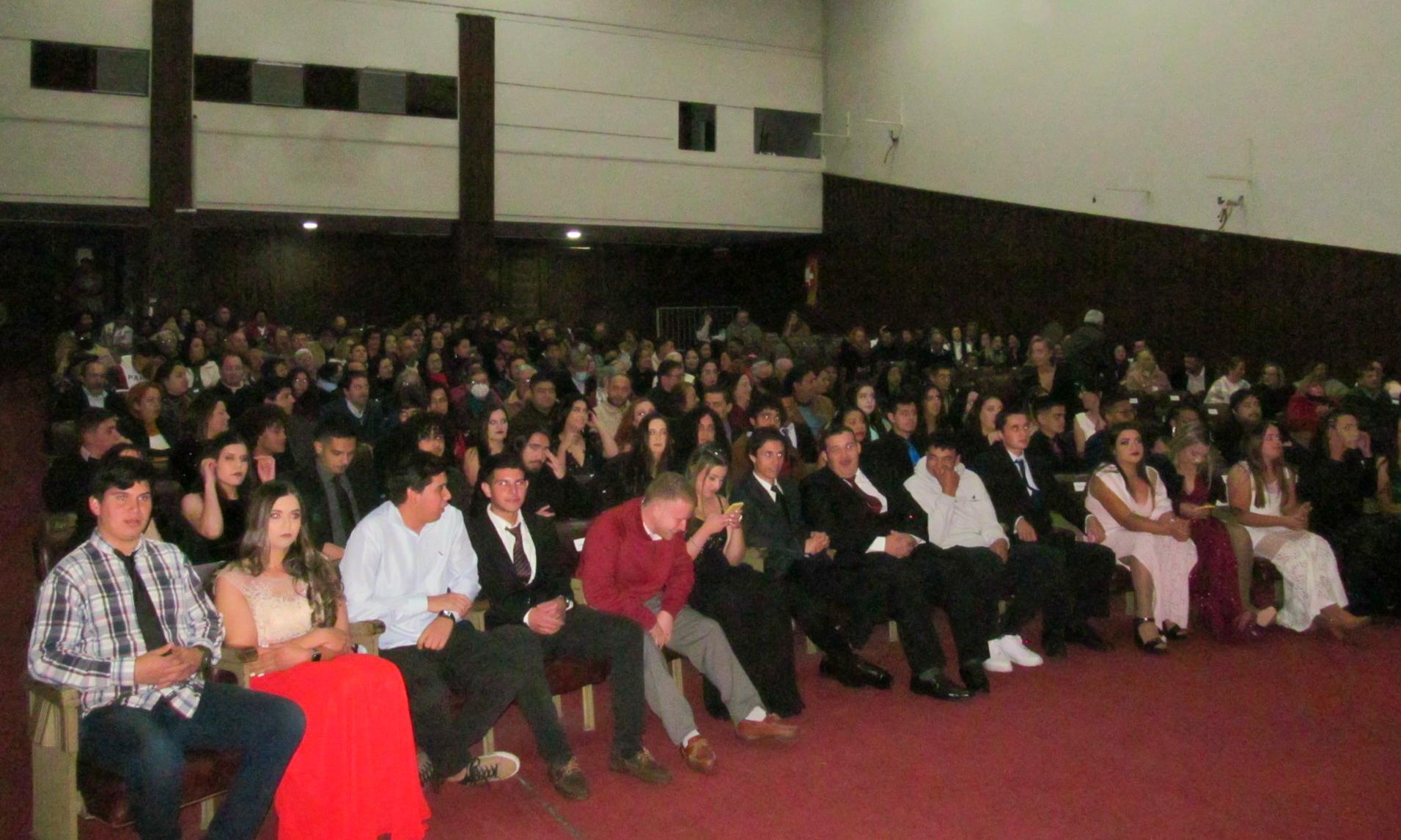 acto de colación de grado de los alumnos de los Bachilleratos Binacionales