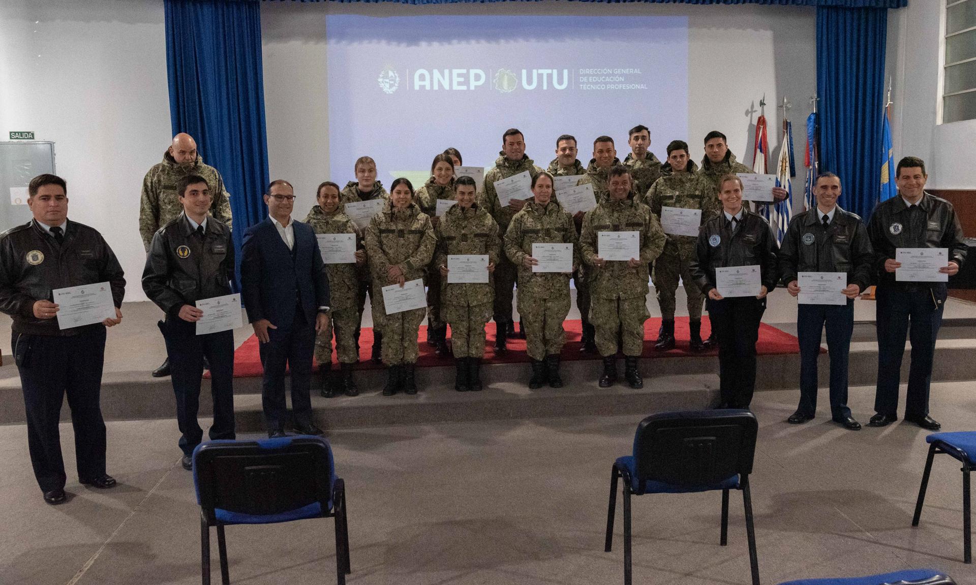 Entrega diplomas DICAS Capacitación Inicial de Comercio Internacional