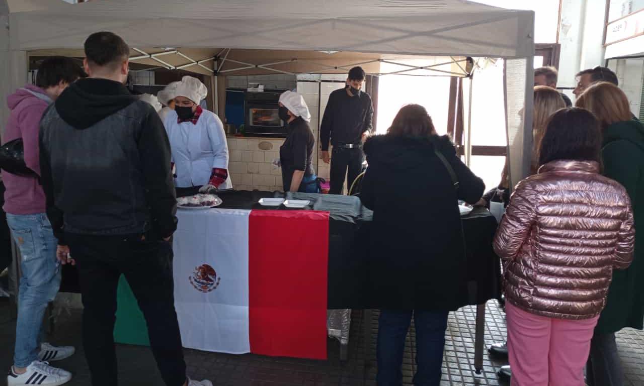 Muestra gastronómica "El sabor del mundo" por alumnos de Florida