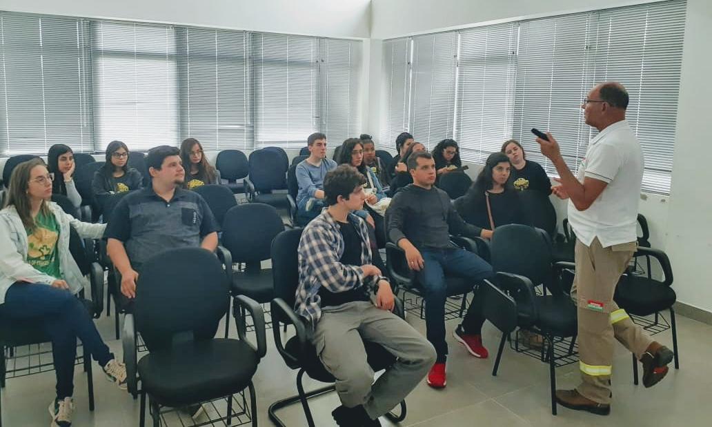 estudiantes en clase