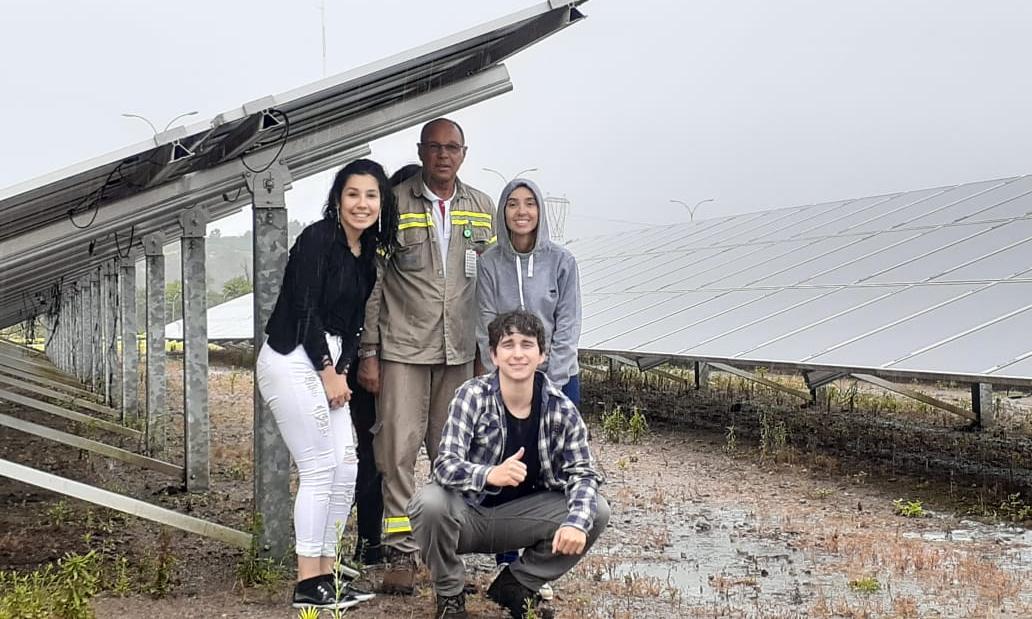 estudiantes en una visita