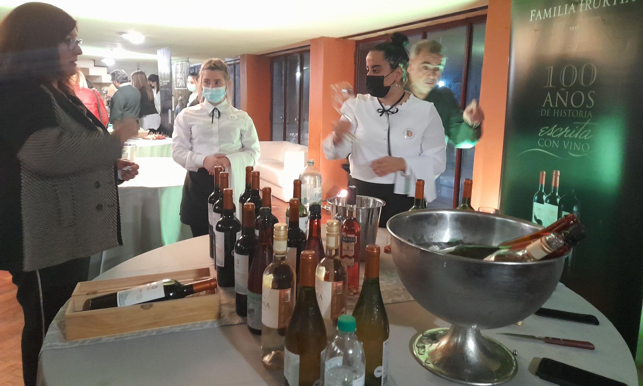 Cata de vinos en el Club Social Rosario