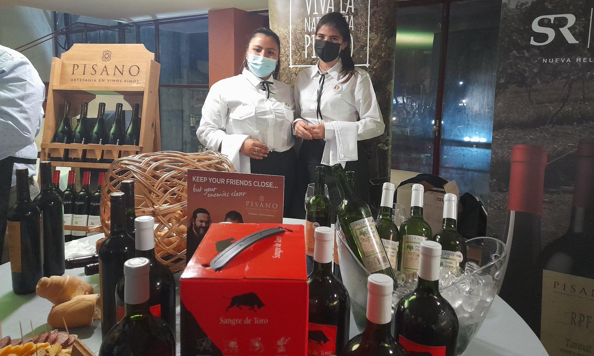 Cata de vinos en el Club Social Rosario